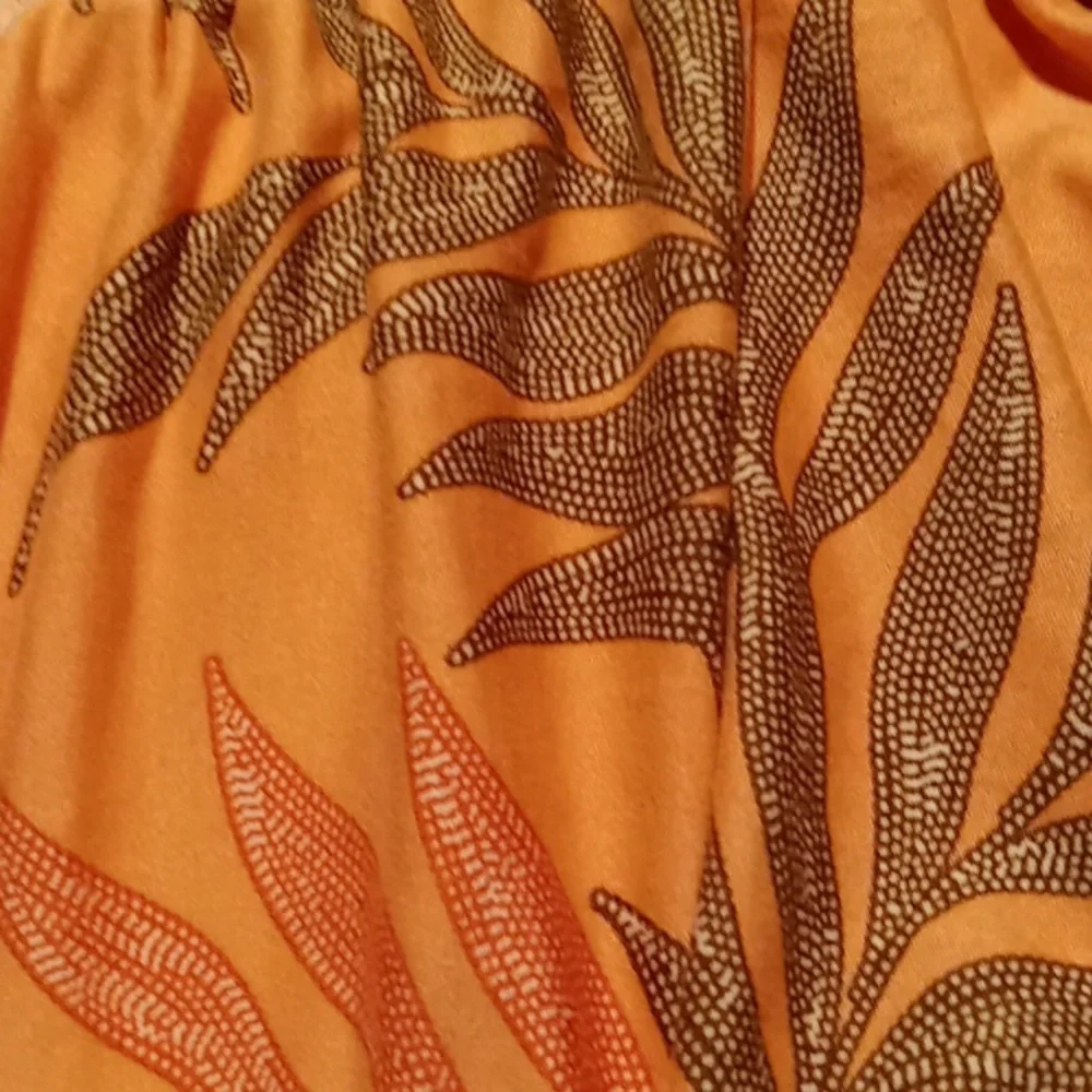 Joyspun XL (16-18) Beautiful coral Leaf Print Elastic Front Ruffle Hem Nightgown - Picture 5 of 8